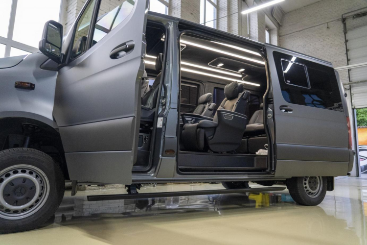Выдвижные электрические пороги ATS на Mercedes Benz Sprinter 2019-2022