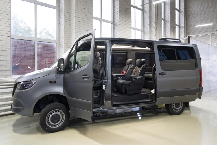 Выдвижные электрические пороги ATS на Mercedes Benz Sprinter 2019-2022