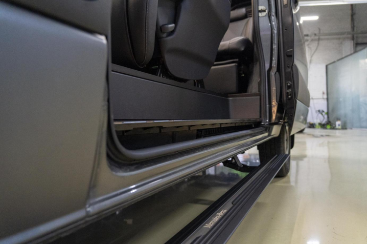 Выдвижные электрические пороги ATS на Mercedes Benz Sprinter 2019-2022
