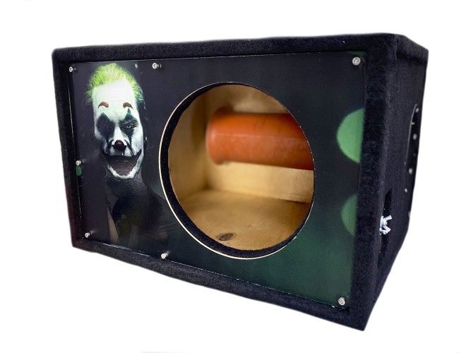 Короб под сабвуфер люкс 10" (25см) с трубой 46L , аэрография Джокер