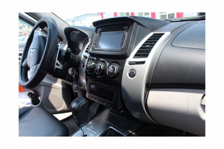 Переходная рамка для Mitsubishi Pajero Sport 2008 - для переноса бортового компьютера вниз