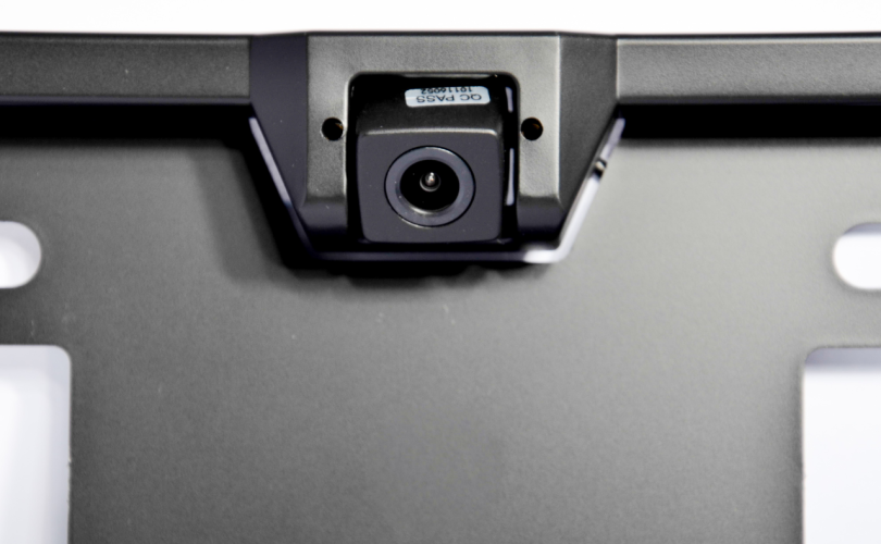 Камера в рамке номерного знака Е315