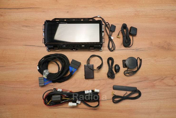 Штатная магнитола Radiola для Jaguar XE/F-Pace 2016-2019 с 8" на 10,25" 